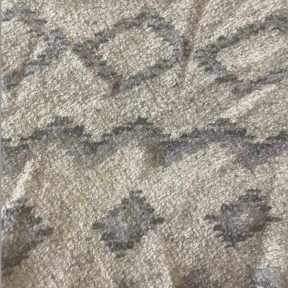 ARITZIA Wilfred Diamond Mosaic Triangle Scarf - Picture 6 of 6